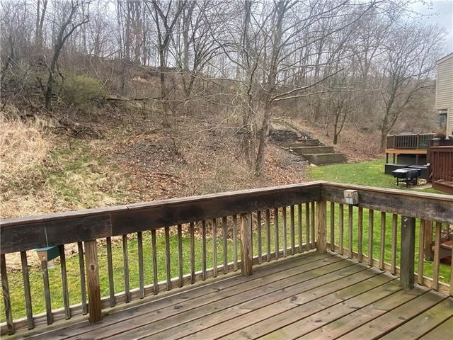238 Timber Ln, Trafford, PA 15085