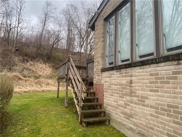 238 Timber Ln, Trafford, PA 15085