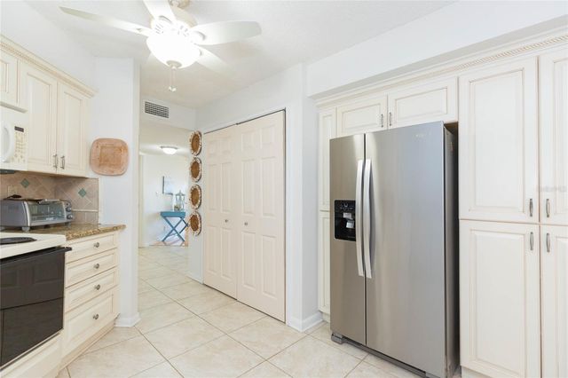 6080 BAHIA DEL MAR CIRCLE 113, St Petersburg, FL 33715