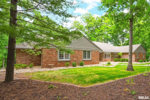 341 W RAVINWOODS Road, Peoria, IL 61615