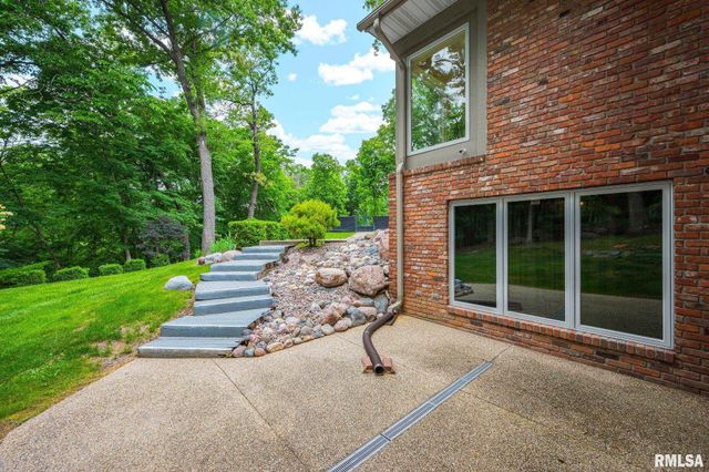 341 W RAVINWOODS Road, Peoria, IL 61615