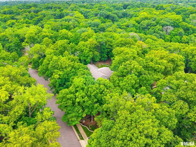 341 W RAVINWOODS Road, Peoria, IL 61615