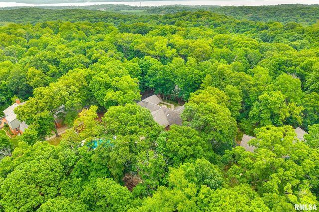 341 W RAVINWOODS Road, Peoria, IL 61615