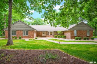 341 W RAVINWOODS Road, Peoria, IL 61615