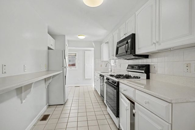 32 Plainfield Ave, Shrewsbury, MA 01545