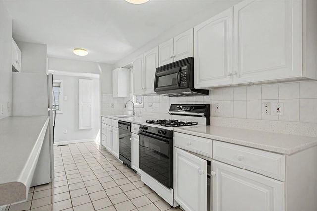 32 Plainfield Ave, Shrewsbury, MA 01545