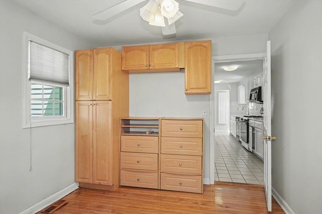 32 Plainfield Ave, Shrewsbury, MA 01545