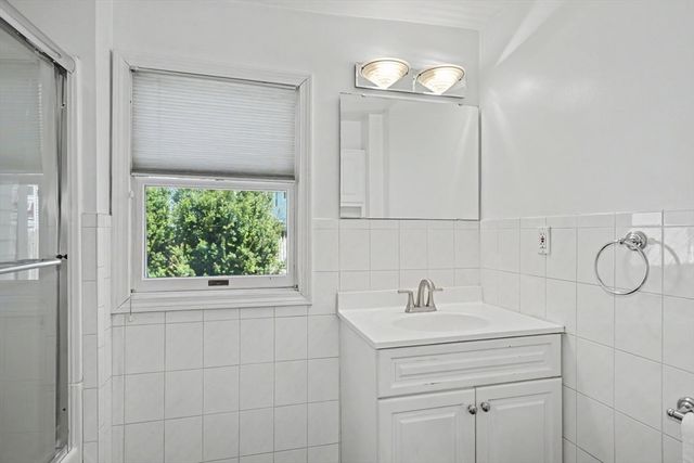 32 Plainfield Ave, Shrewsbury, MA 01545