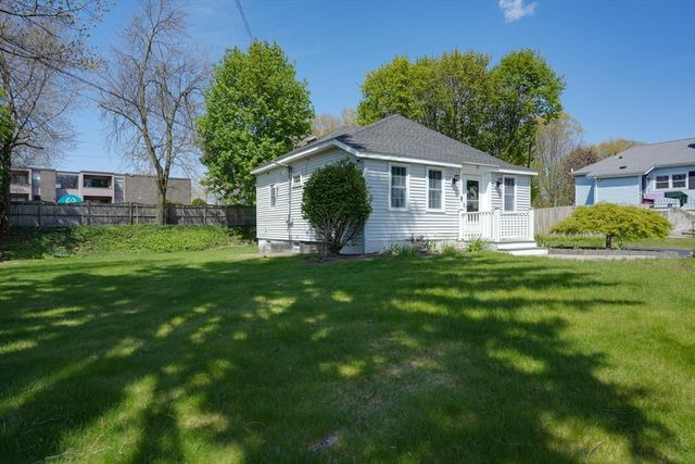 32 Plainfield Ave, Shrewsbury, MA 01545