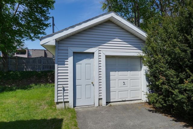 32 Plainfield Ave, Shrewsbury, MA 01545