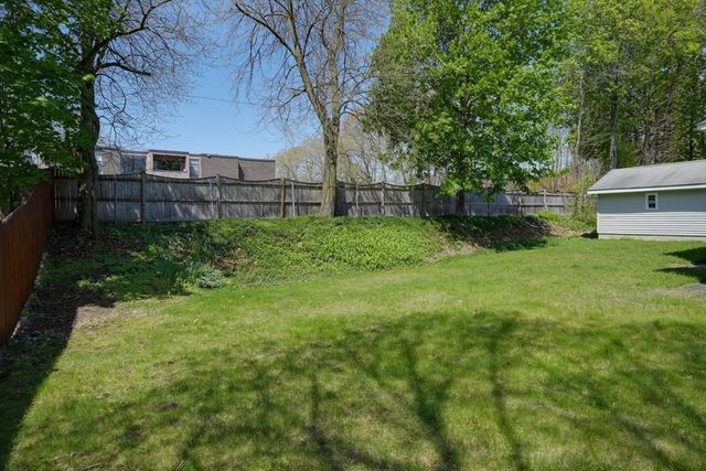 32 Plainfield Ave, Shrewsbury, MA 01545