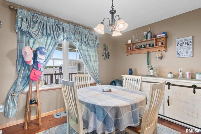 333 BUTLER Lane, Chatham, IL 62629