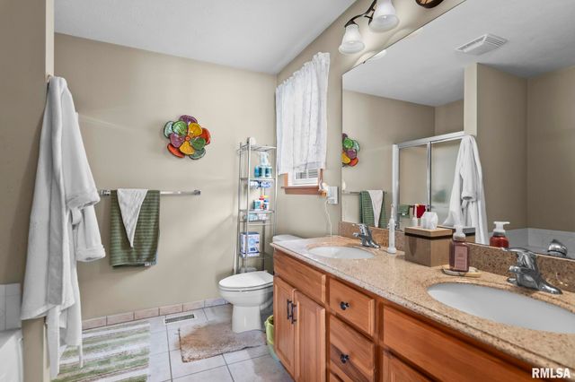 333 BUTLER Lane, Chatham, IL 62629
