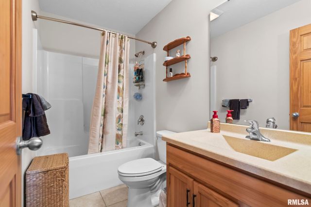 333 BUTLER Lane, Chatham, IL 62629