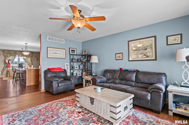 333 BUTLER Lane, Chatham, IL 62629