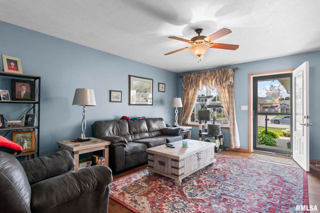 333 BUTLER Lane, Chatham, IL 62629