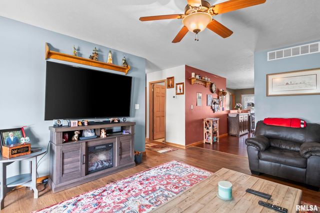 333 BUTLER Lane, Chatham, IL 62629