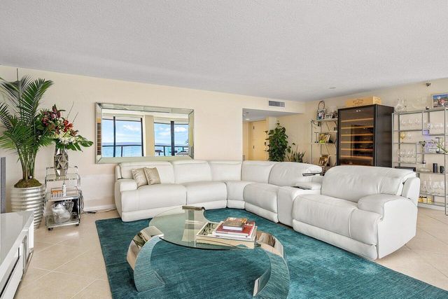250 S Ocean Boulevard 10-c, Boca Raton, FL 33432