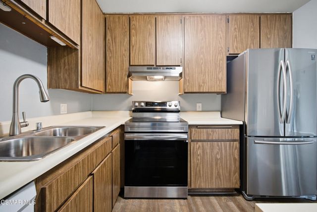 286 Oakleaf Drive 37, Thousand Oaks, CA 91360
