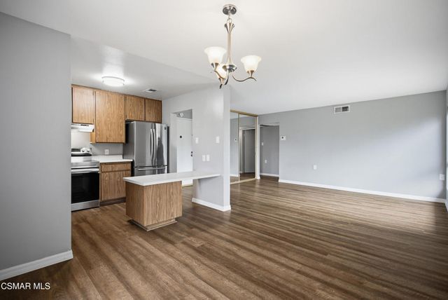 286 Oakleaf Drive 37, Thousand Oaks, CA 91360