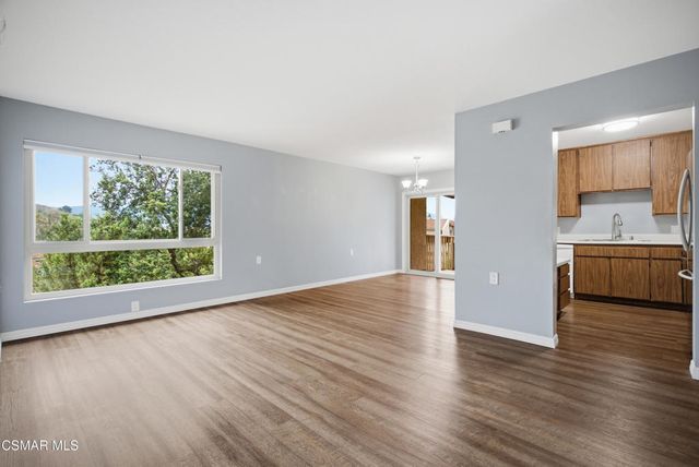 286 Oakleaf Drive 37, Thousand Oaks, CA 91360