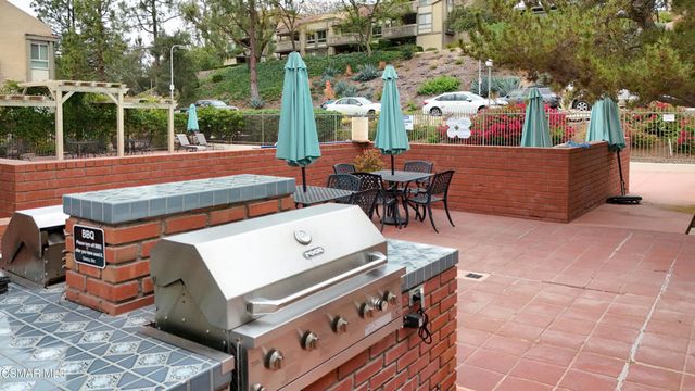 286 Oakleaf Drive 37, Thousand Oaks, CA 91360