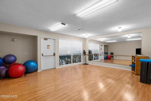 286 Oakleaf Drive 37, Thousand Oaks, CA 91360