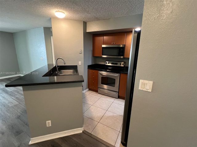 3350 N Pinewalk Dr N 1414, Margate, FL 33063