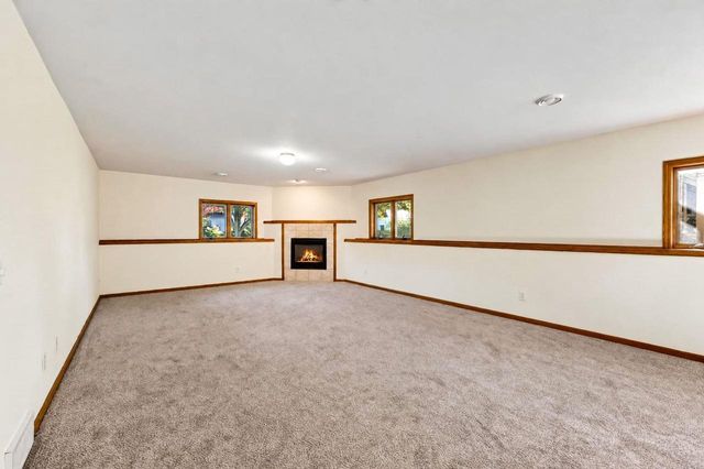 3165 Edmonton Drive, Sun Prairie, WI 53590