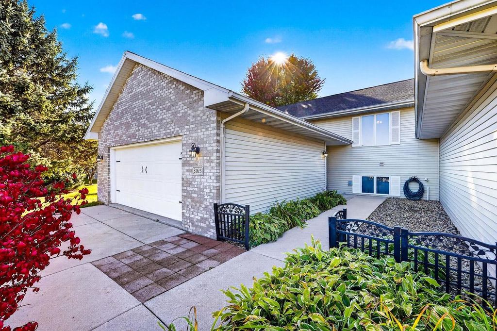 3165 Edmonton Drive, Sun Prairie, WI 53590