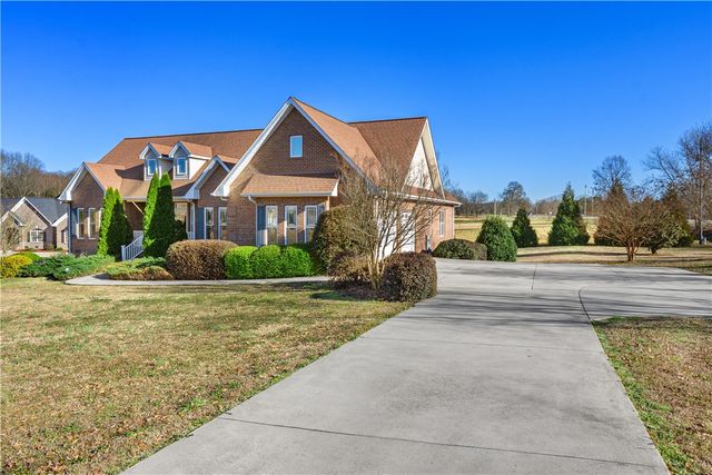 200 Willow Ridge Road, Westminster, SC 29693