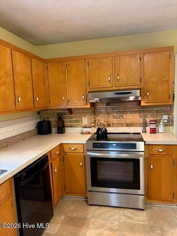 195 Persimmon Road SW, Calabash, NC 28467