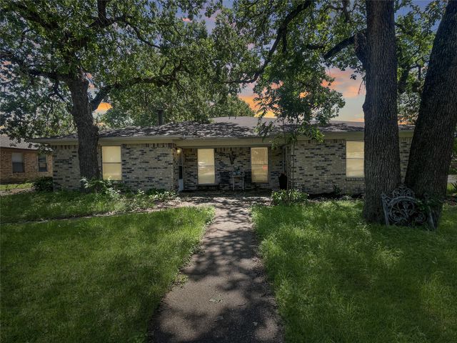7000 Lincoln Drive, North Richland Hills, TX 76182