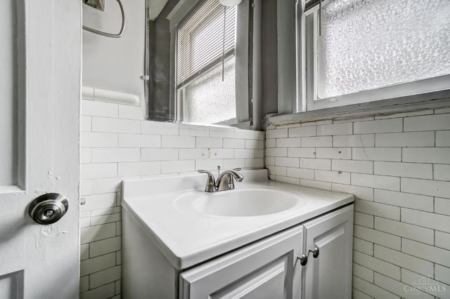1575 Dixmont Avenue, Cincinnati, OH 45207