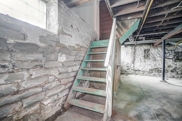 1575 Dixmont Avenue, Cincinnati, OH 45207