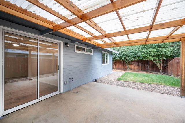 176 Stonybrook Dr, Ione, CA 95640