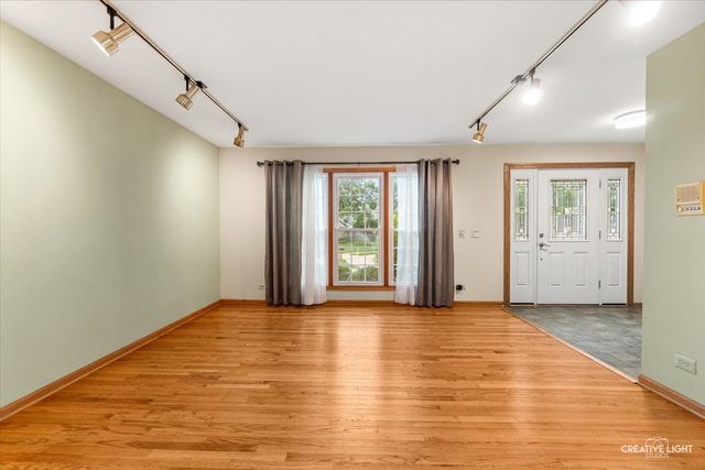 920 Fairfax Court, Elgin, IL 60120