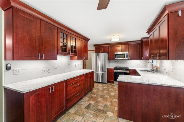 920 Fairfax Court, Elgin, IL 60120
