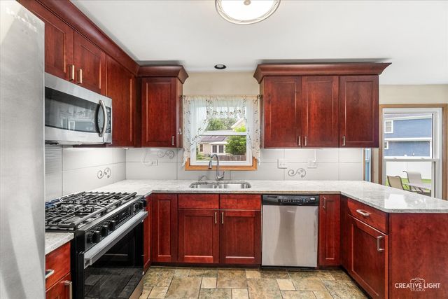 920 Fairfax Court, Elgin, IL 60120