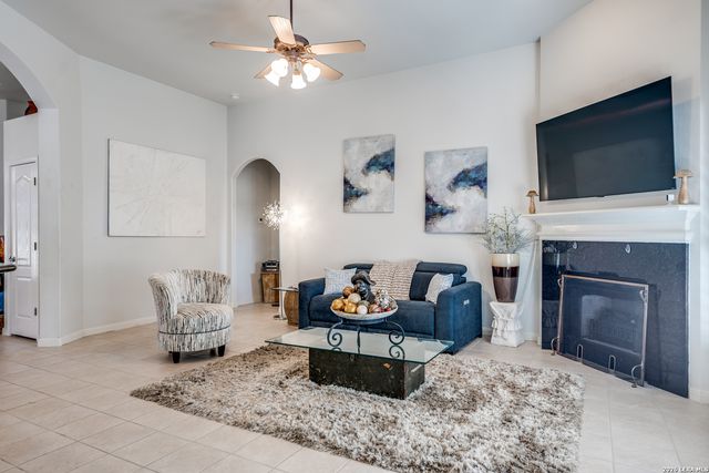 914 Grassy Meadows, San Antonio, TX 78258