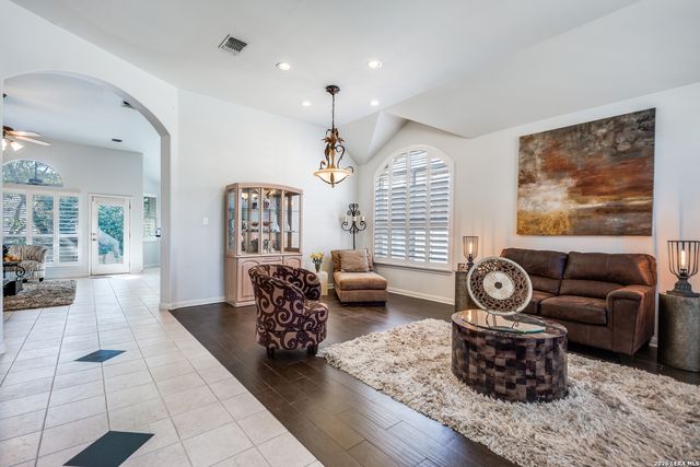 914 Grassy Meadows, San Antonio, TX 78258