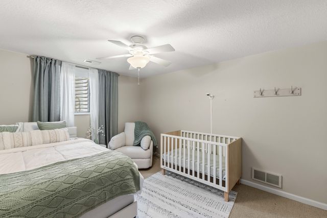 1075 Glen Oaks Drive, West Des Moines, IA 50266