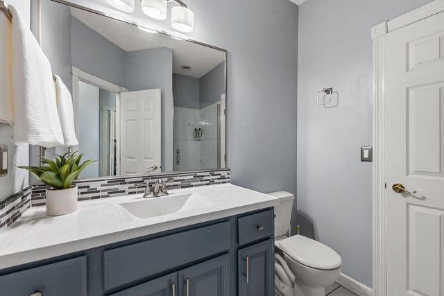1075 Glen Oaks Drive, West Des Moines, IA 50266