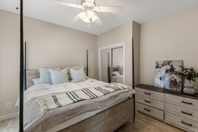 1075 Glen Oaks Drive, West Des Moines, IA 50266