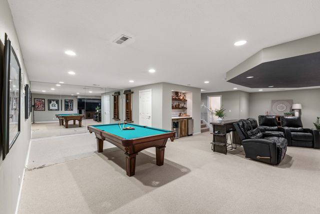 1075 Glen Oaks Drive, West Des Moines, IA 50266