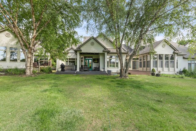 1075 Glen Oaks Drive, West Des Moines, IA 50266