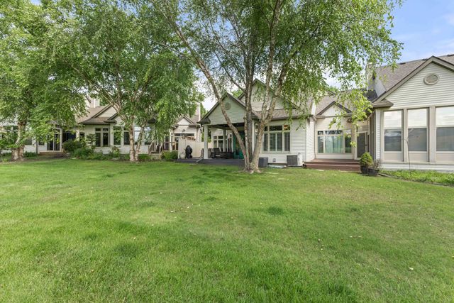 1075 Glen Oaks Drive, West Des Moines, IA 50266