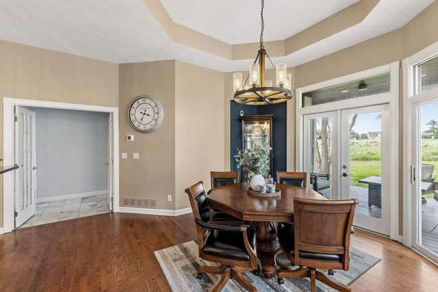 1075 Glen Oaks Drive, West Des Moines, IA 50266