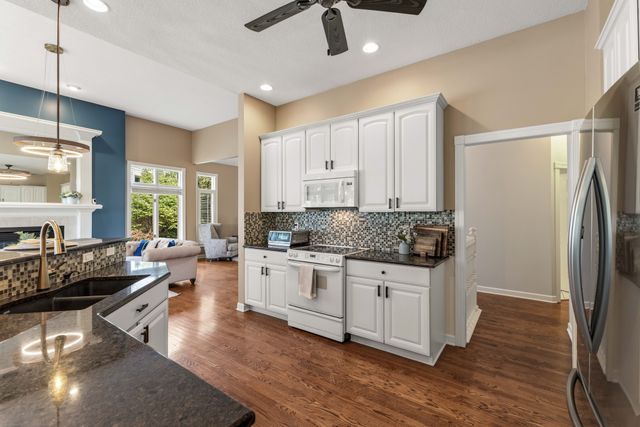 1075 Glen Oaks Drive, West Des Moines, IA 50266