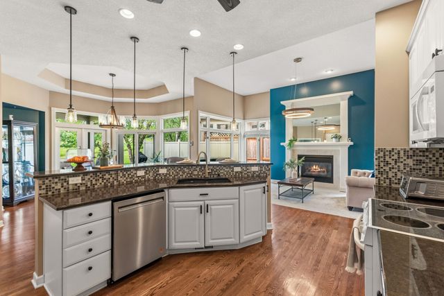 1075 Glen Oaks Drive, West Des Moines, IA 50266